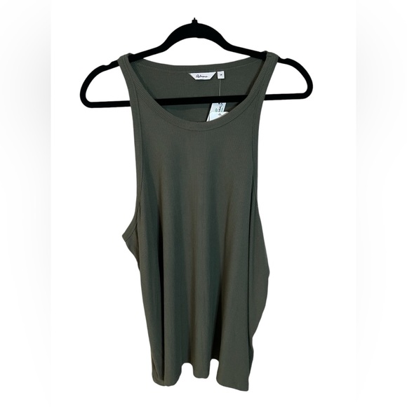 A Reitmans green tank top in size 3X - Picture 1 of 6